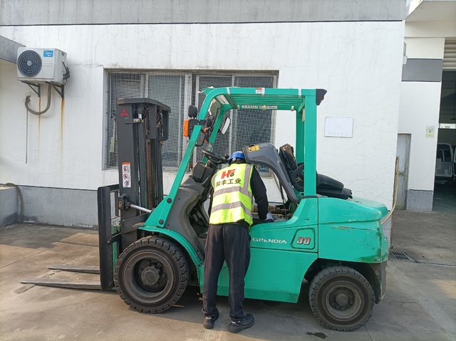 Industrial vehicle maintenance